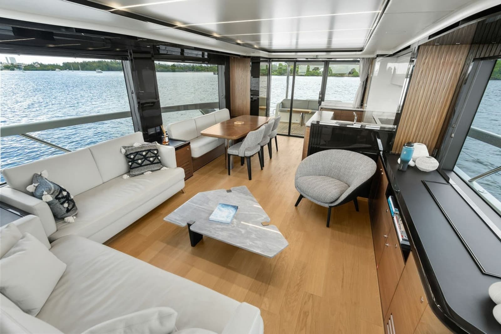 2023 Absolute Navetta 64
