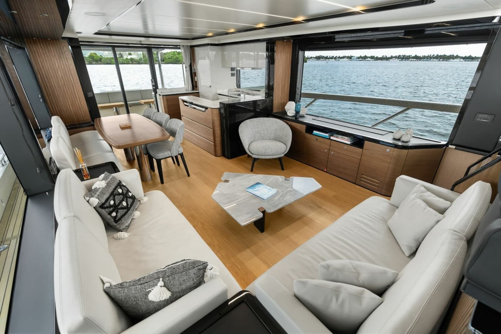 2023 Absolute Navetta 64