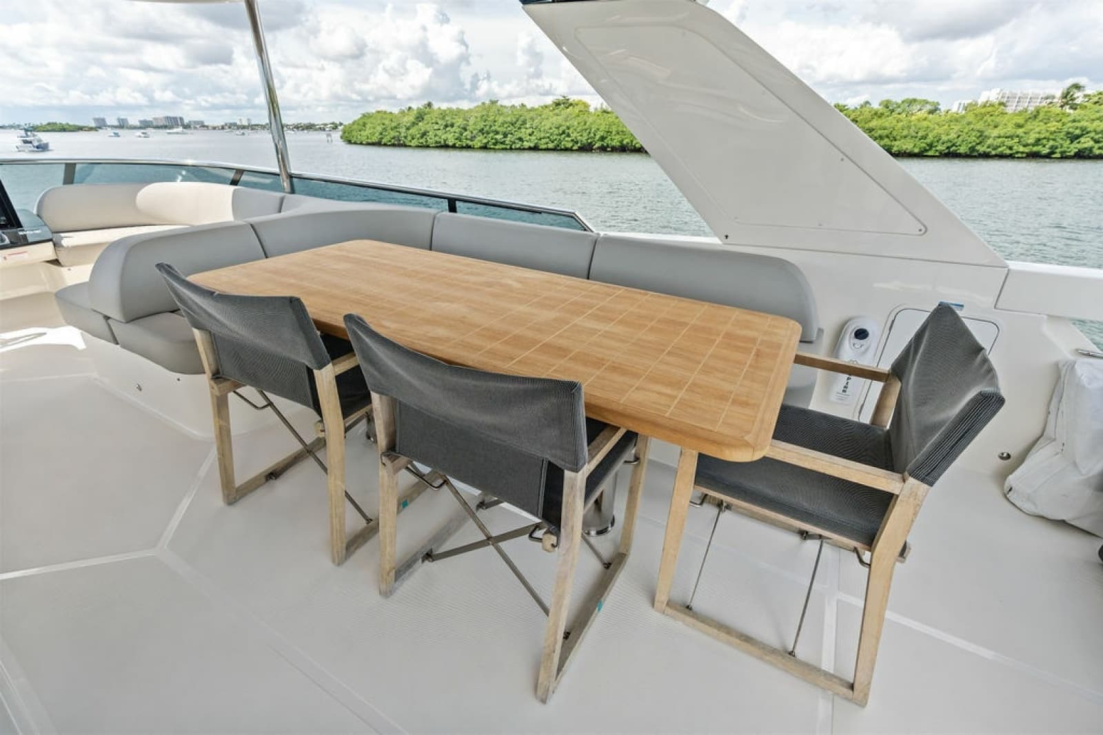 2023 Absolute Navetta 64