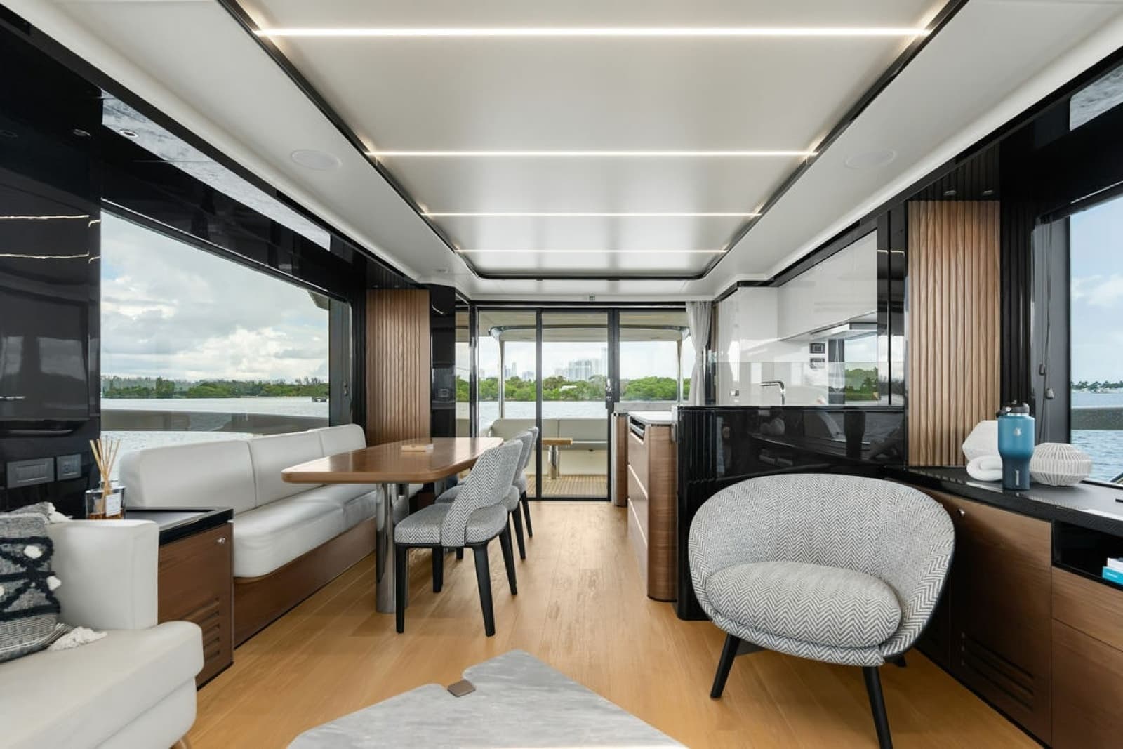2023 Absolute Navetta 64