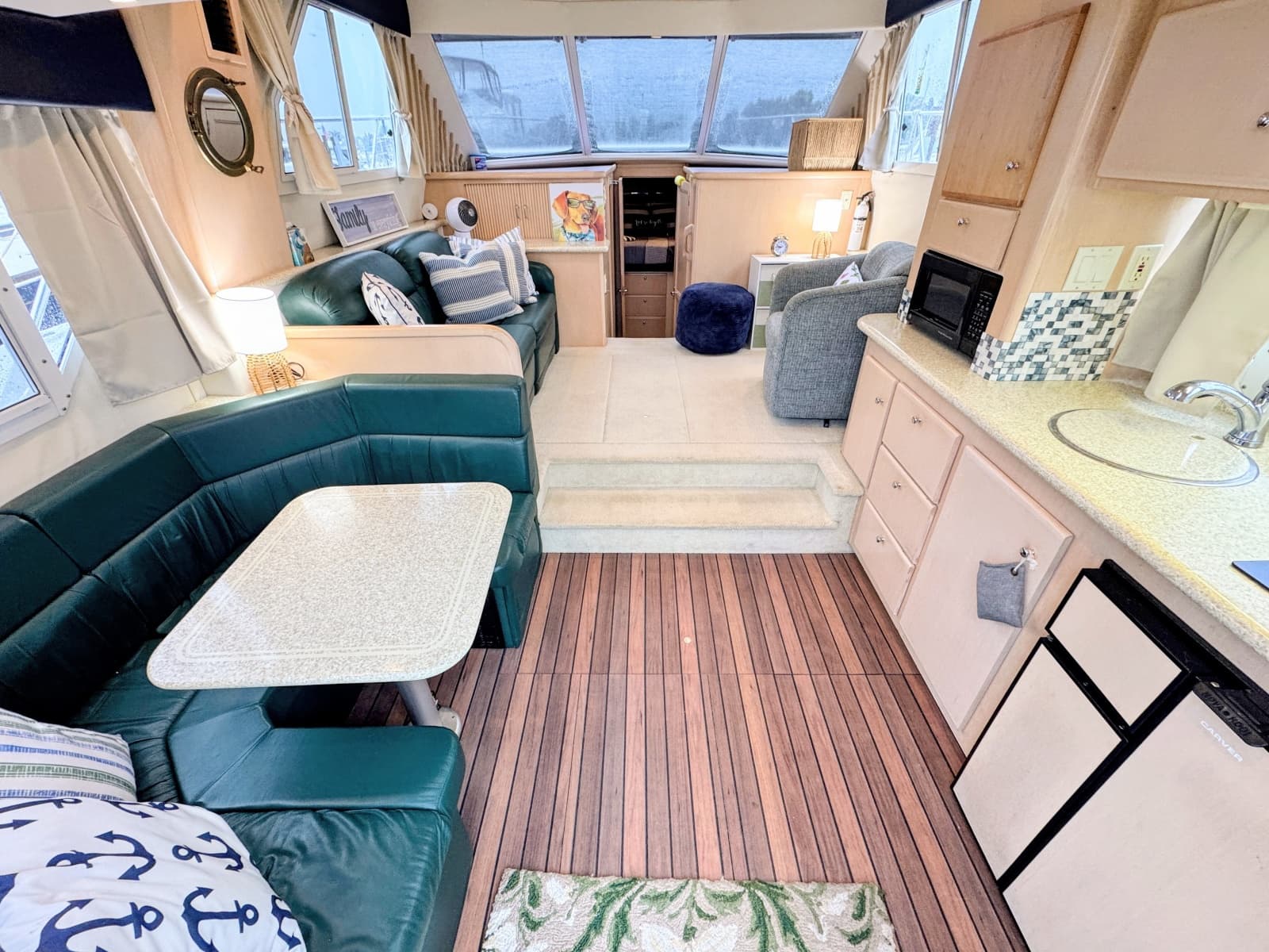 1999 Carver 370 Voyager