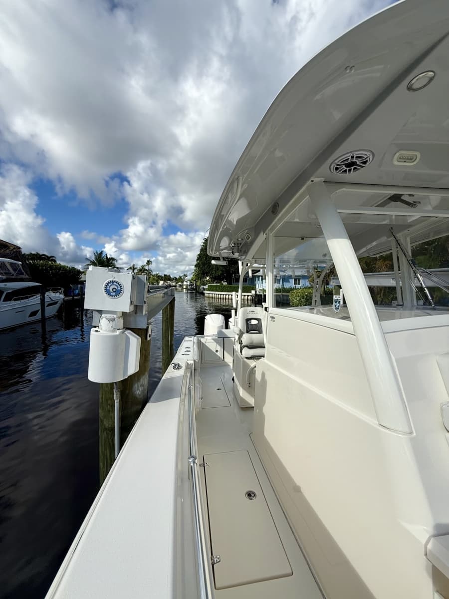 2021 Cobia 350
