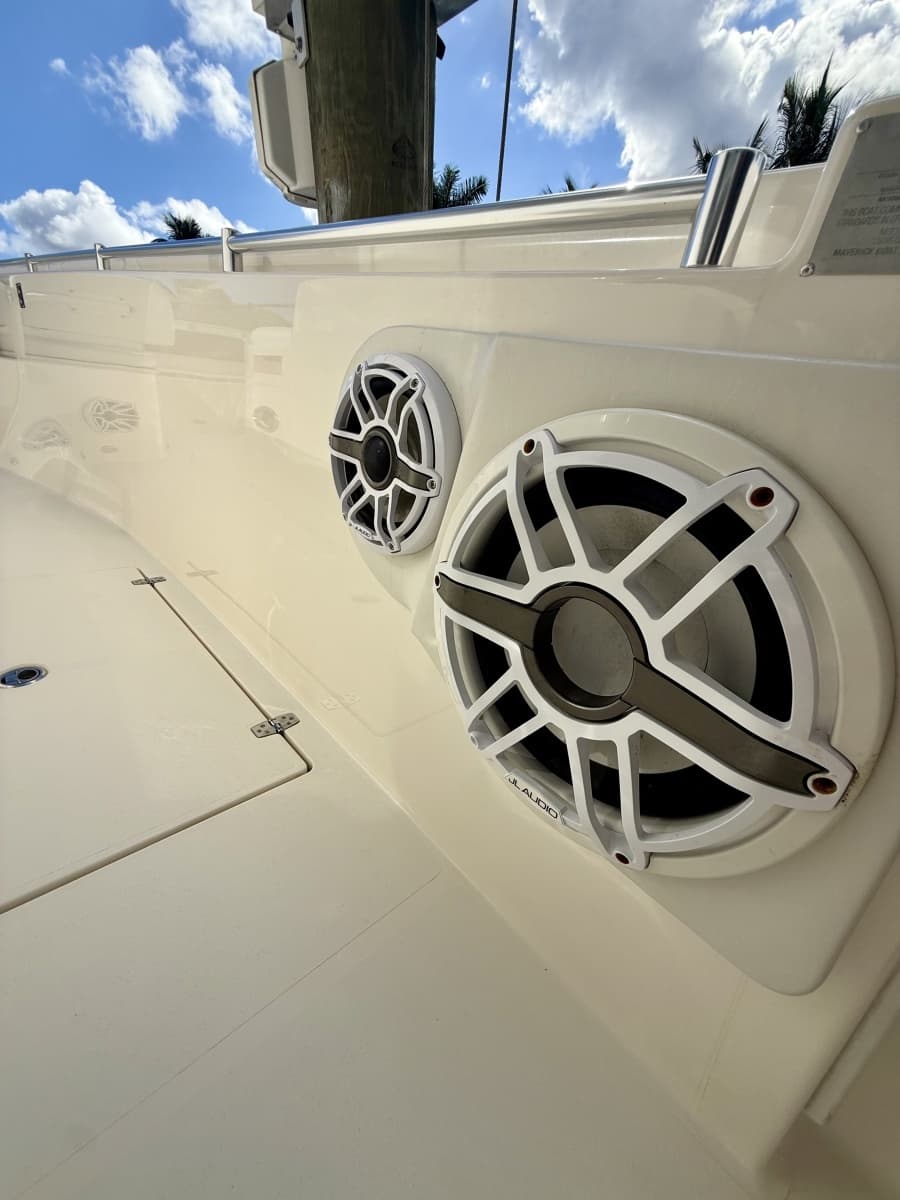 2021 Cobia 350