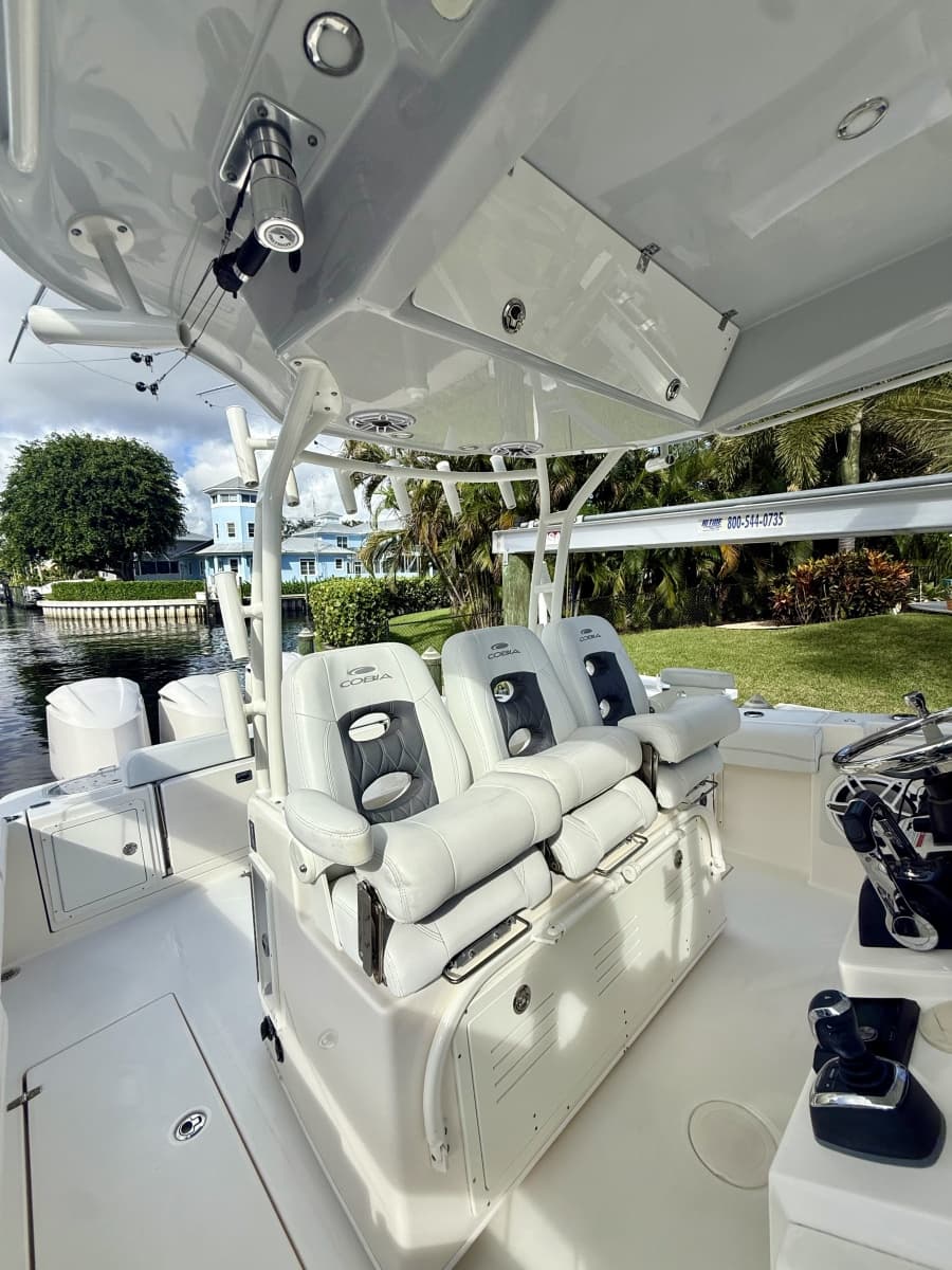 2021 Cobia 350