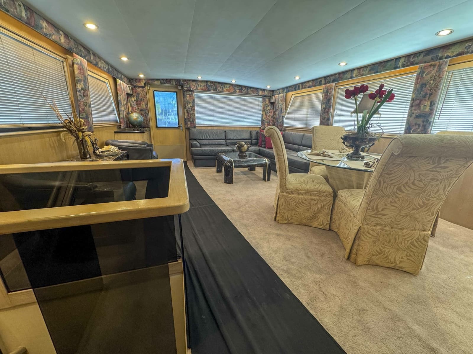 1991 Hatteras 70 Cockpit Motor Yacht