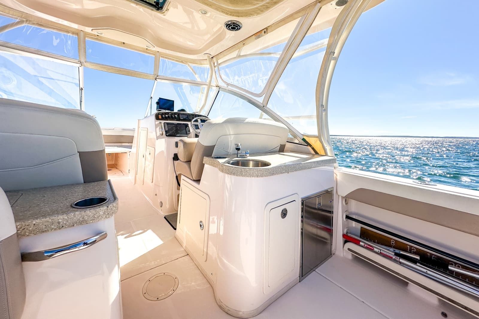 2014 Grady-White 307 Freedom