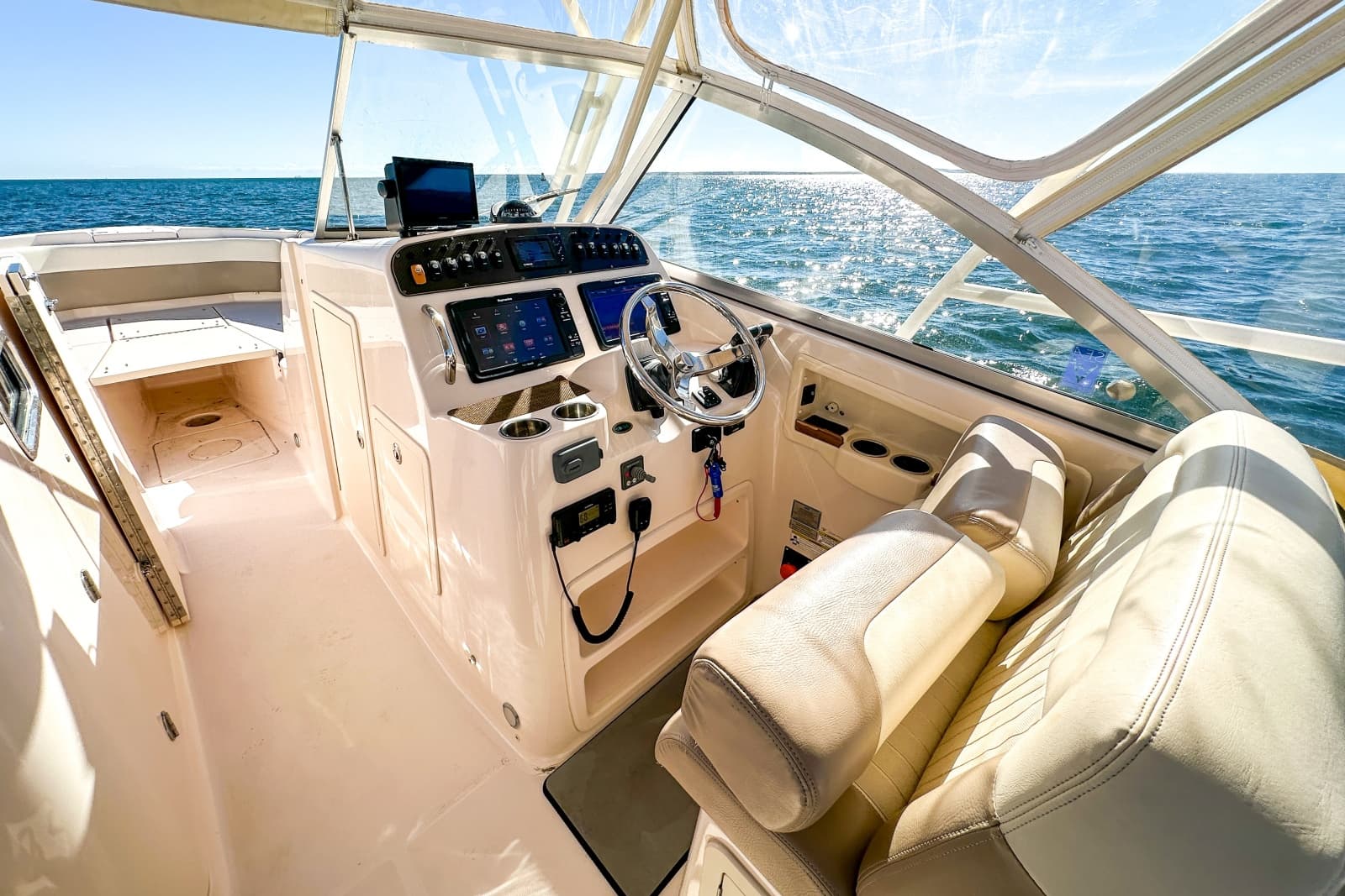 2014 Grady-White 307 Freedom