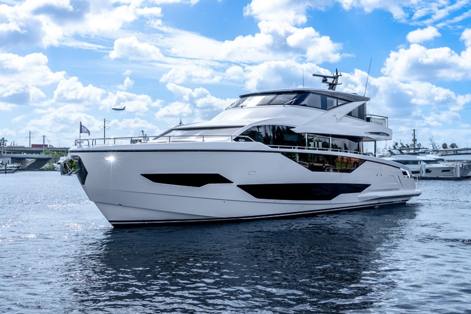 2025 Sunseeker 90 Ocean Enclosed