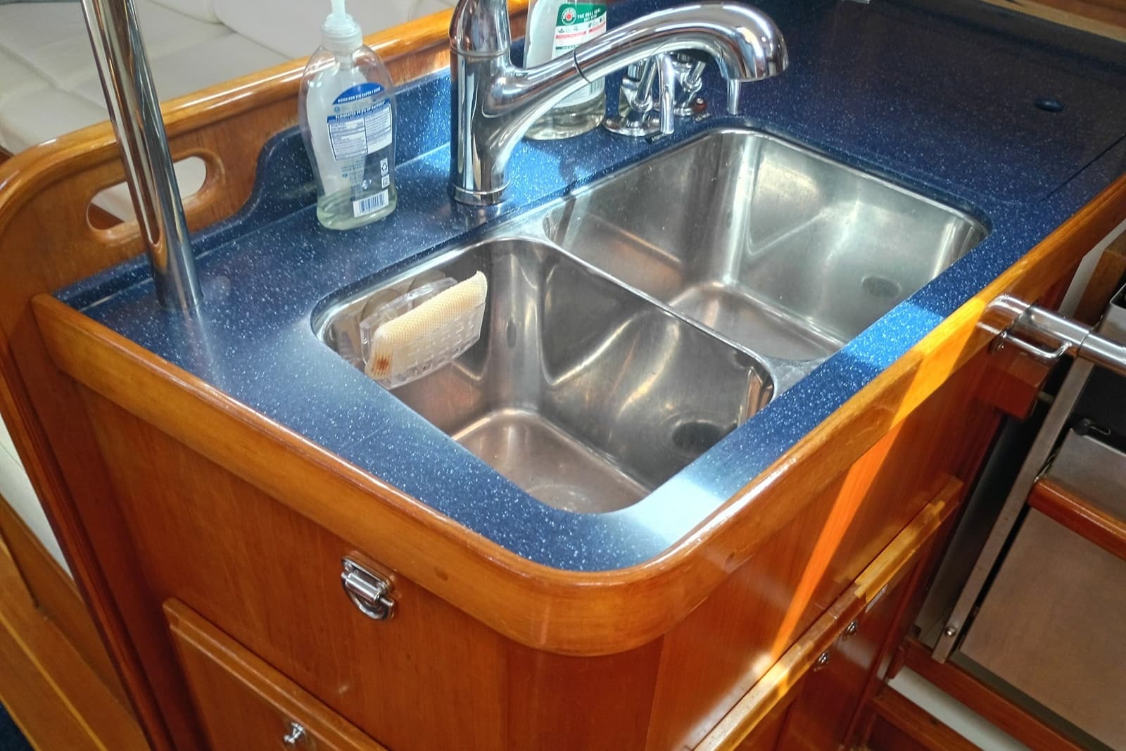 2005 Sabre 426