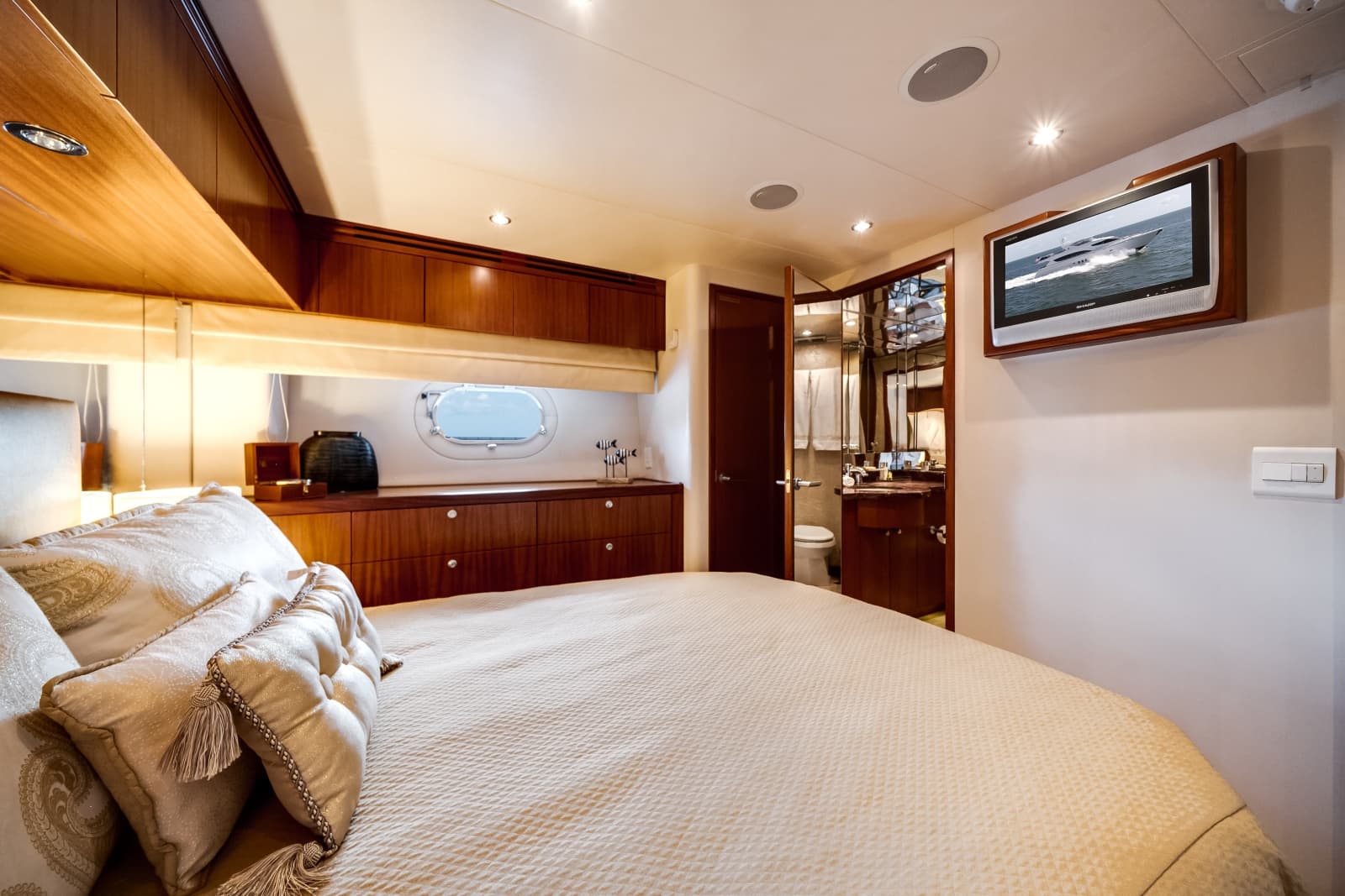 2008 Hatteras 