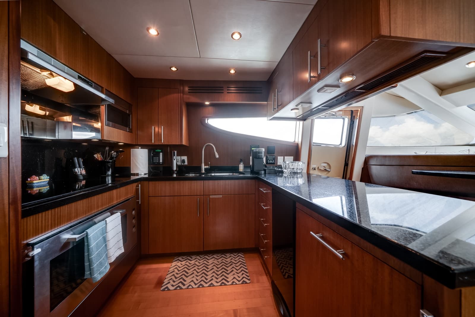 2008 Hatteras 