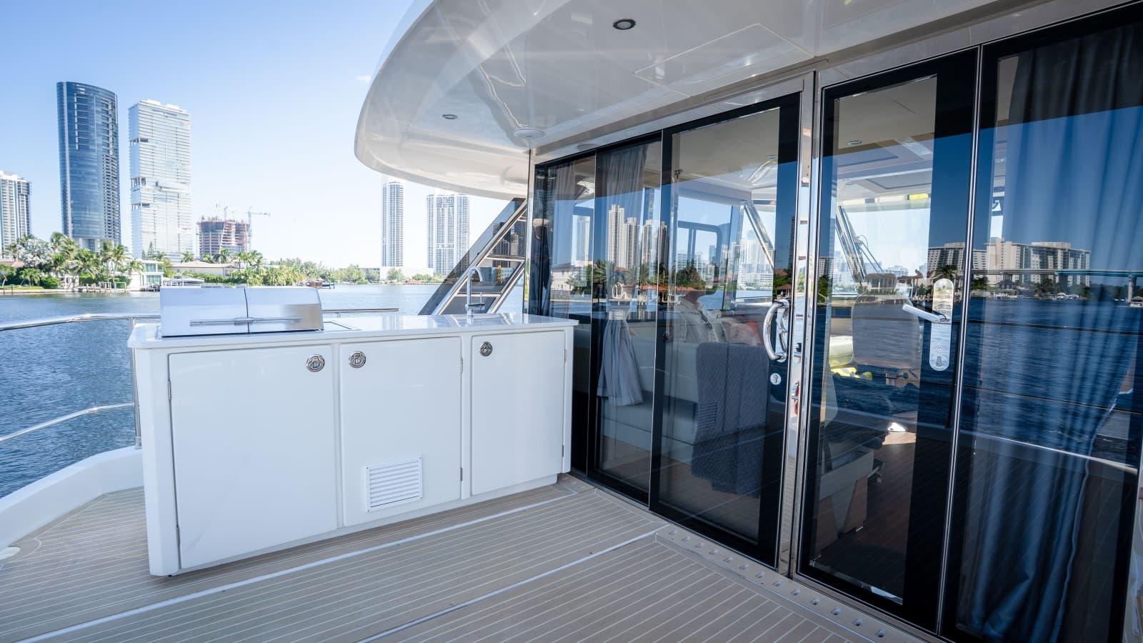 2025 Aquila 54 Yacht