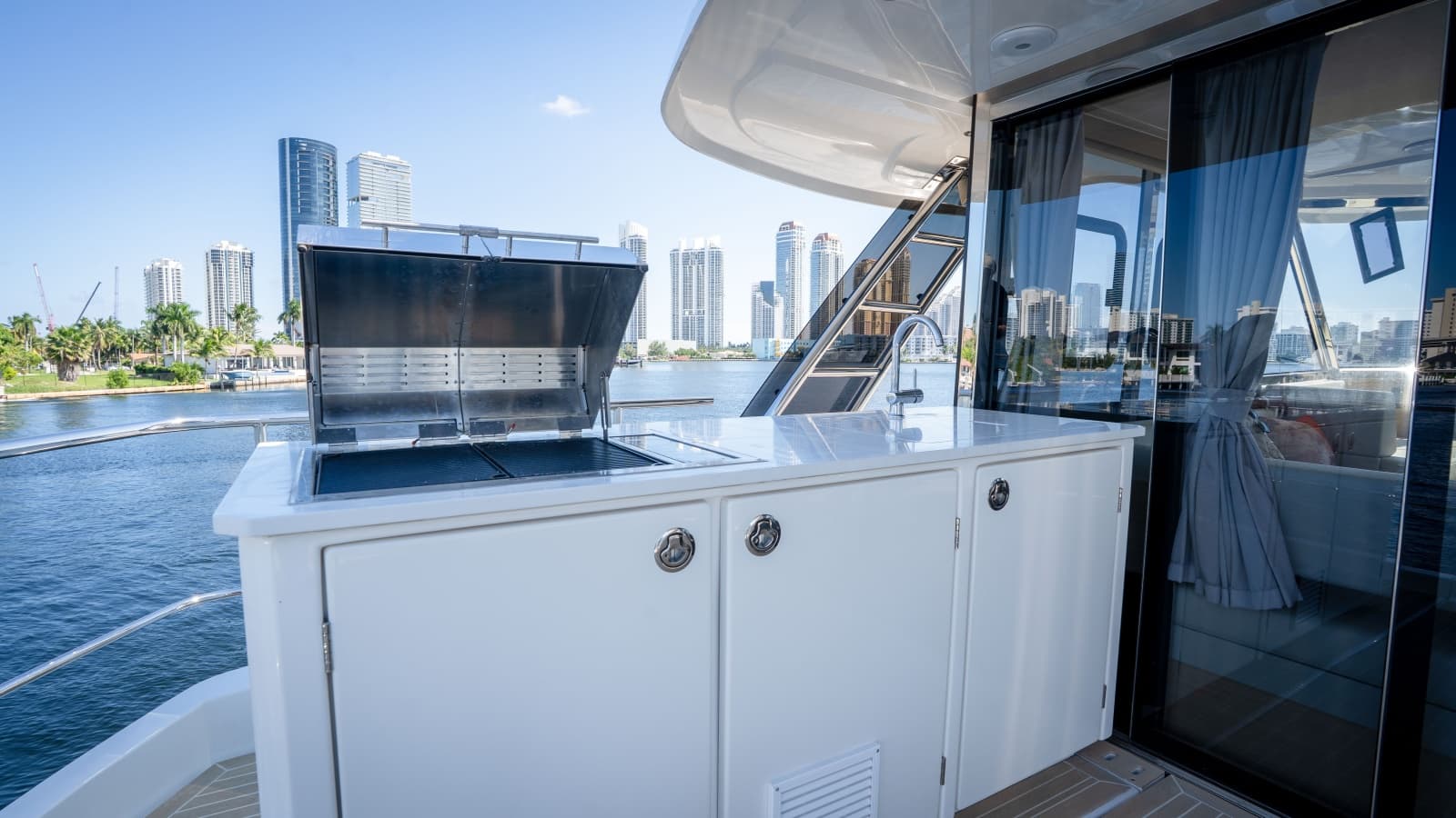 2025 Aquila 54 Yacht