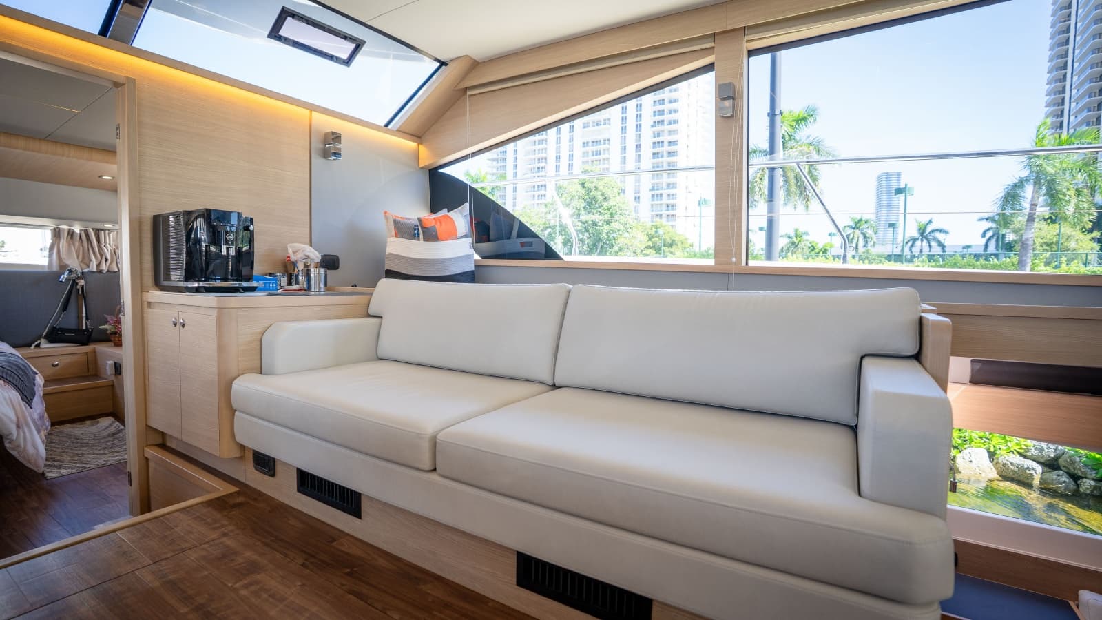2025 Aquila 54 Yacht