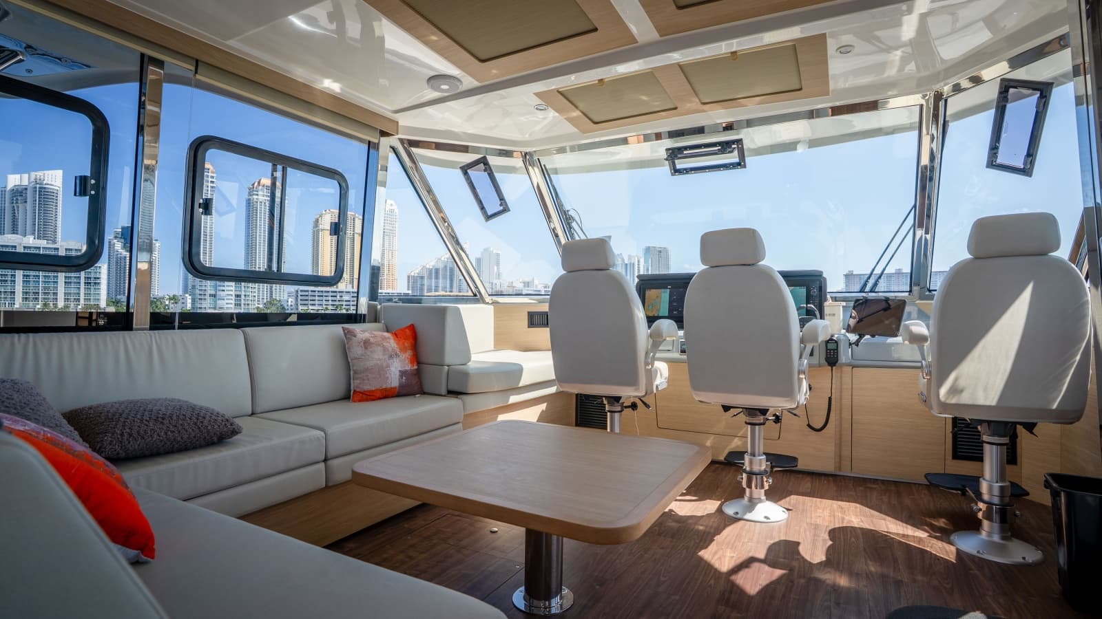 2025 Aquila 54 Yacht