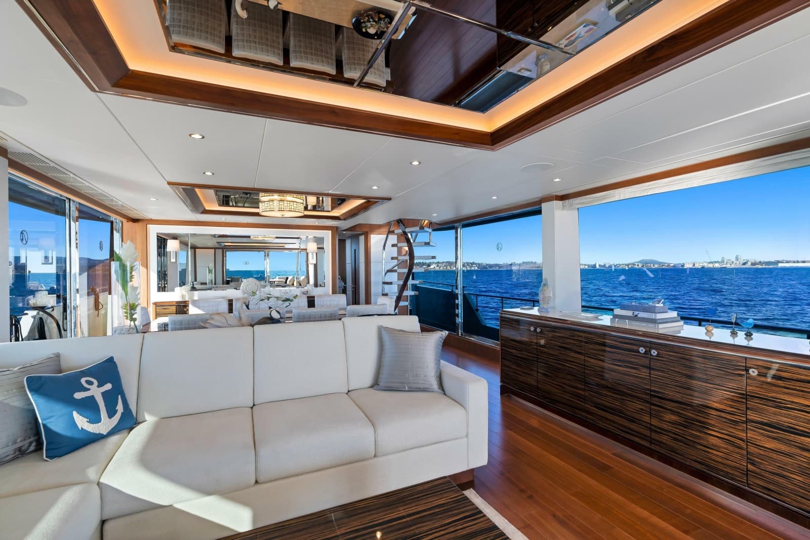 2021 Ocean Alexander 32L Motor Yacht