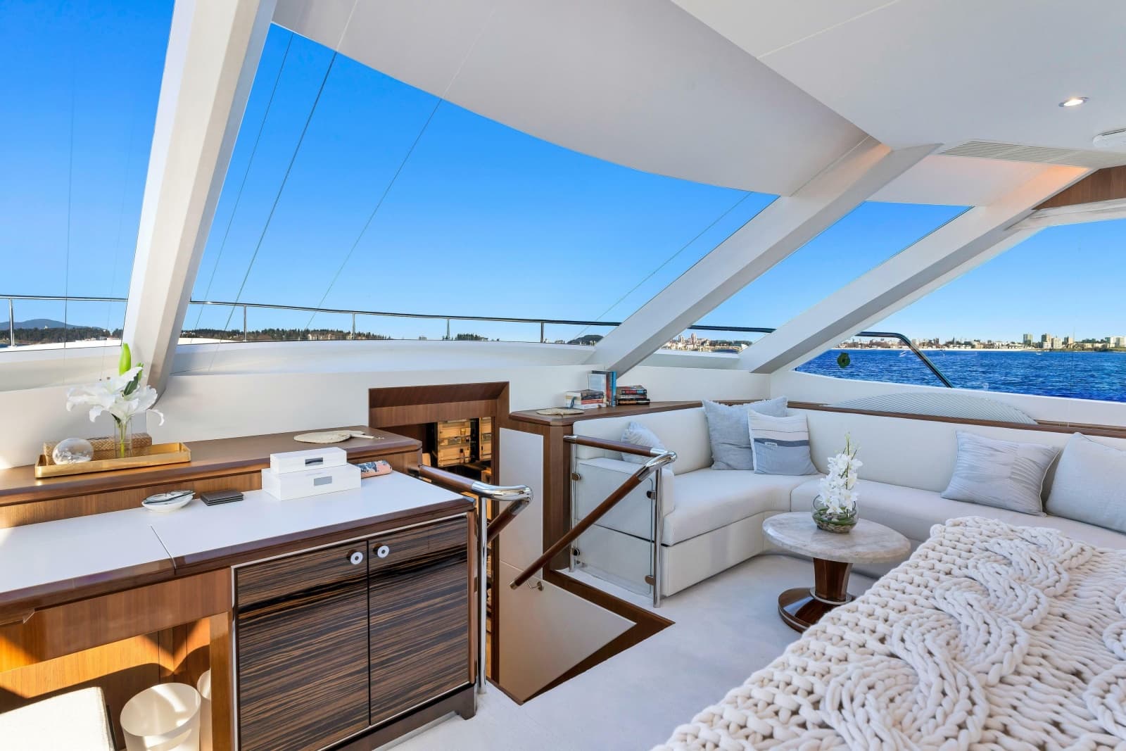 2021 Ocean Alexander 32L Motor Yacht