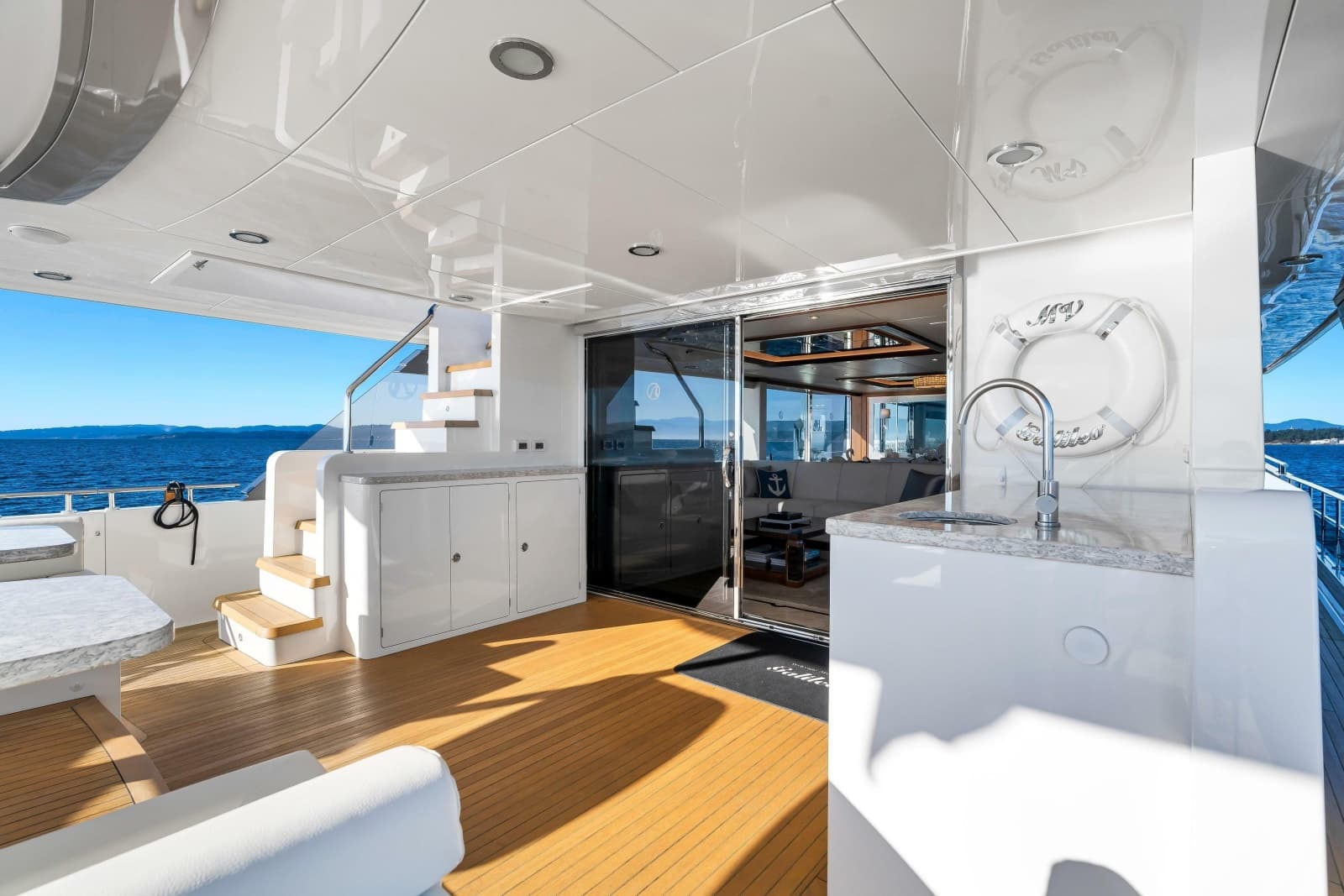 2021 Ocean Alexander 32L Motor Yacht