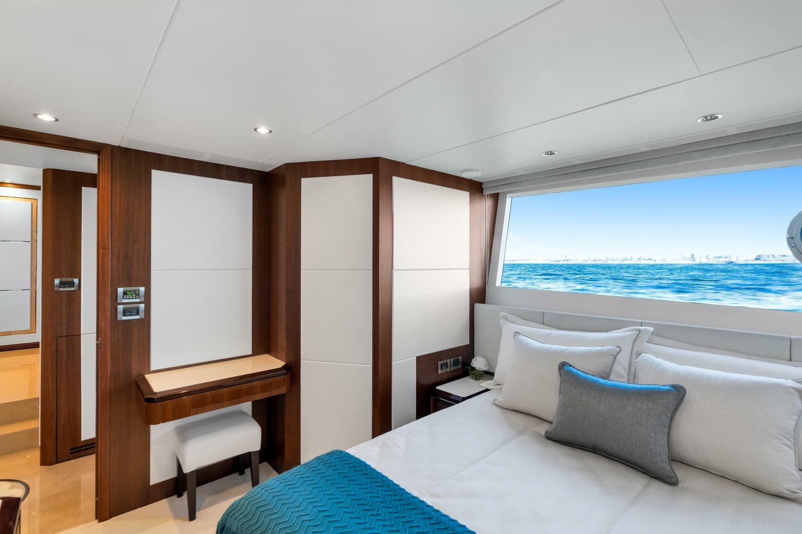 2021 Ocean Alexander 32L Motor Yacht