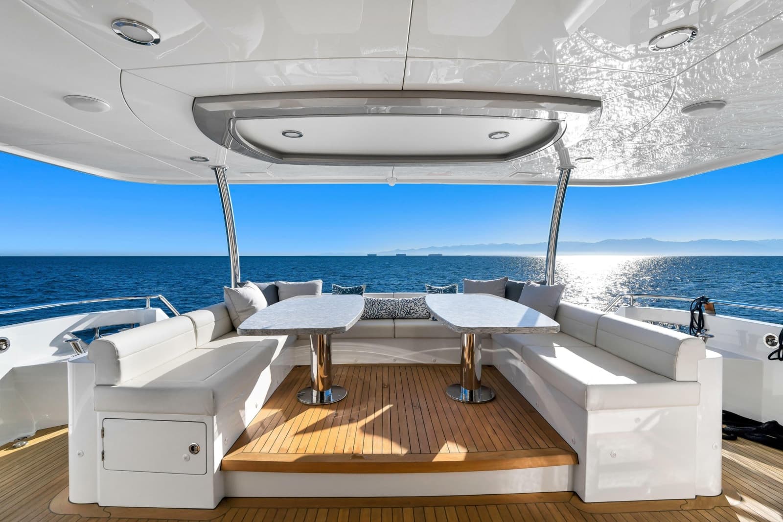 2021 Ocean Alexander 32L Motor Yacht