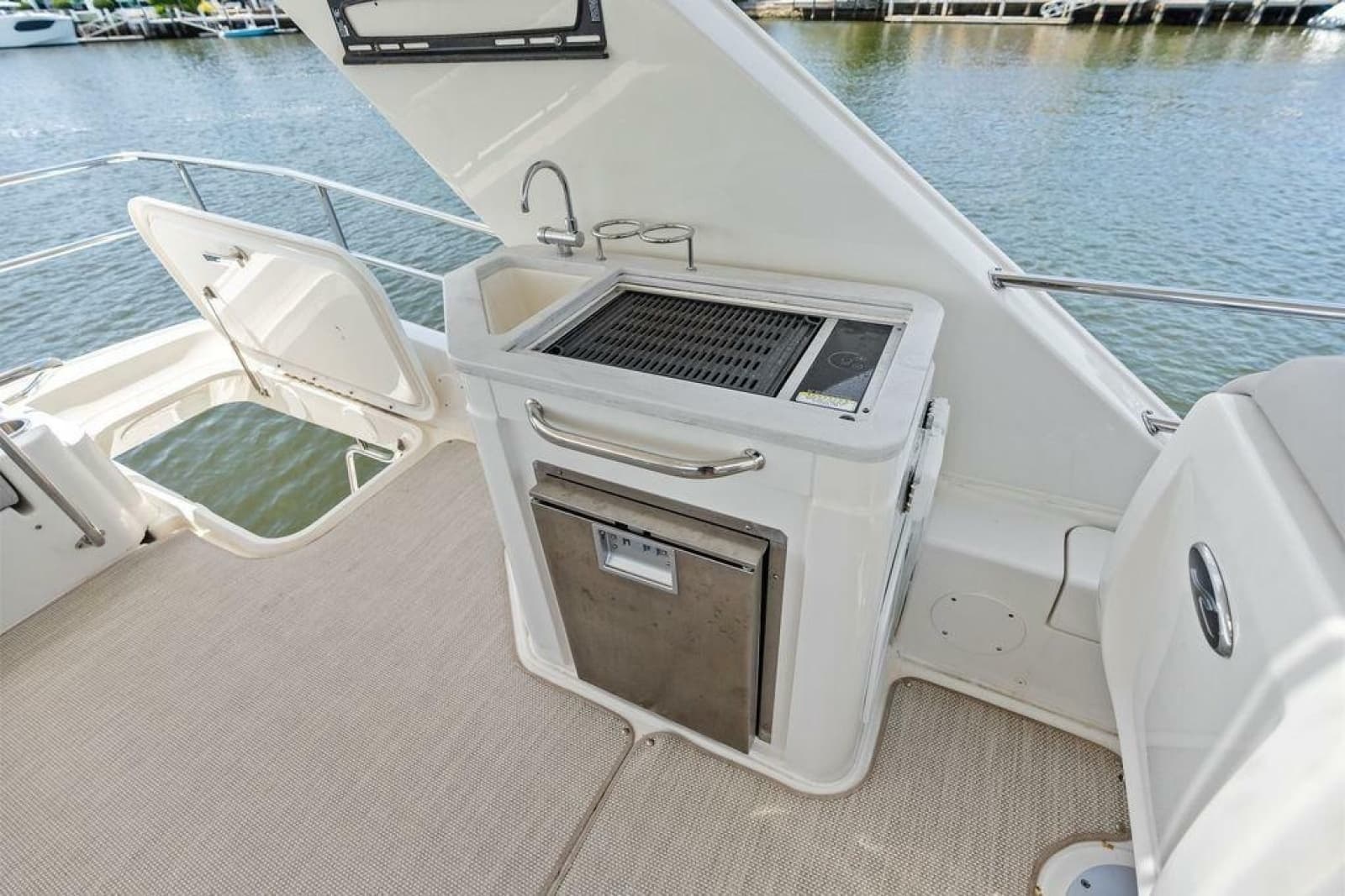 2018 Sea Ray Fly 460