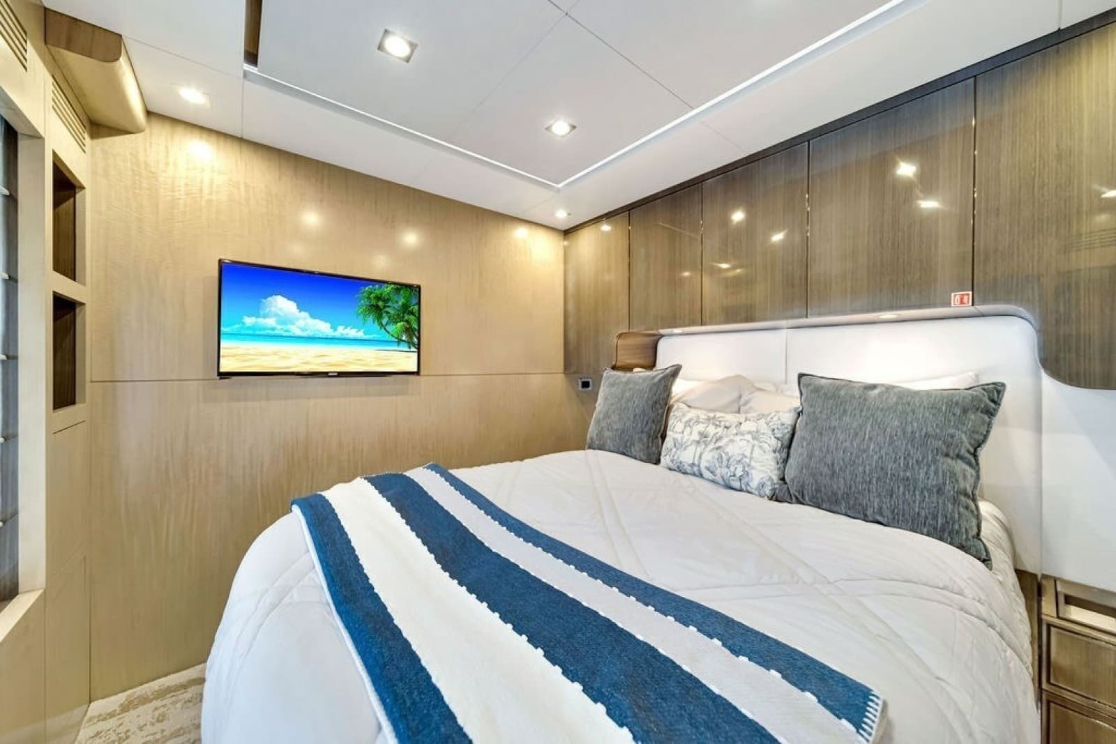 2017 Azimut 84