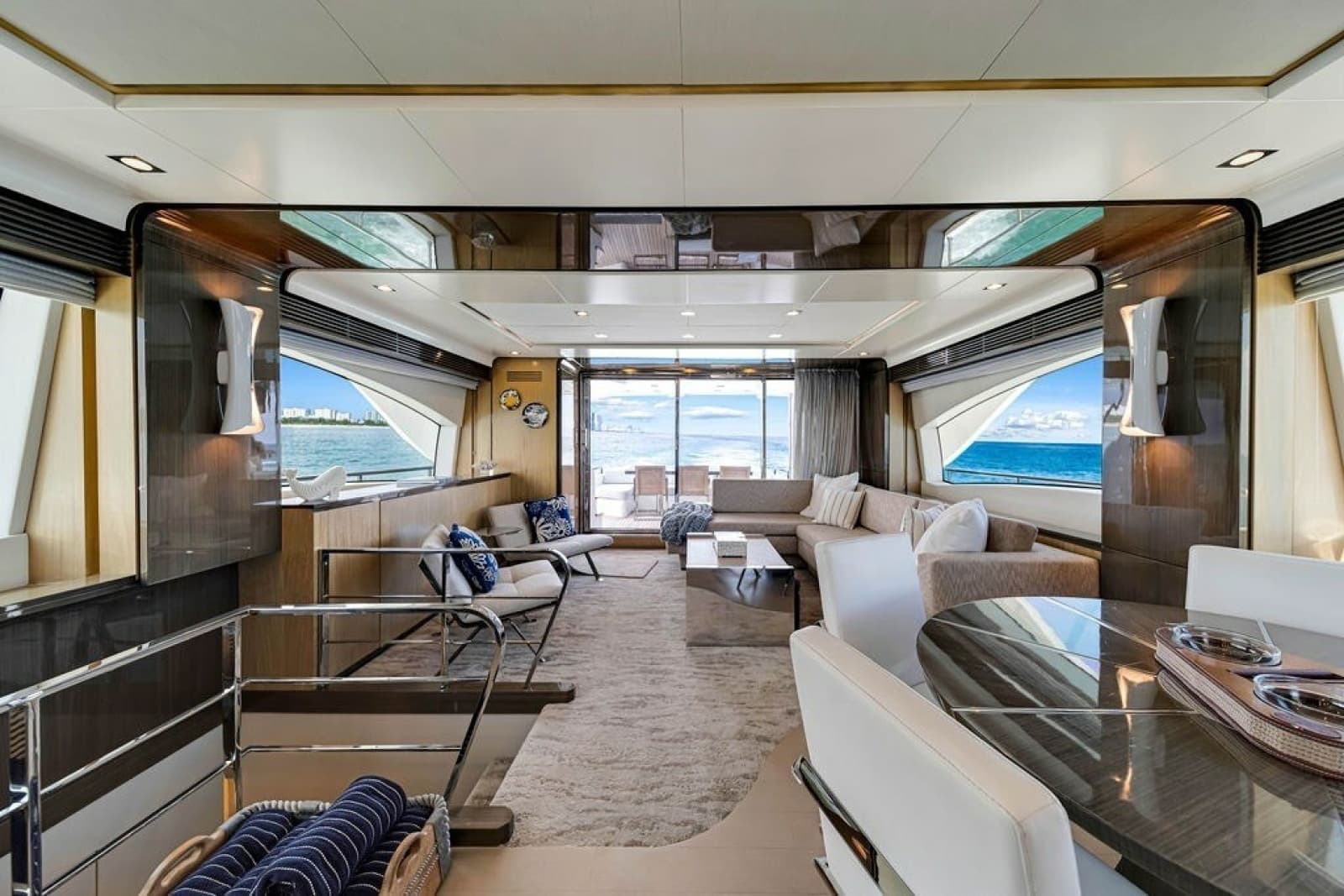 2017 Azimut 84