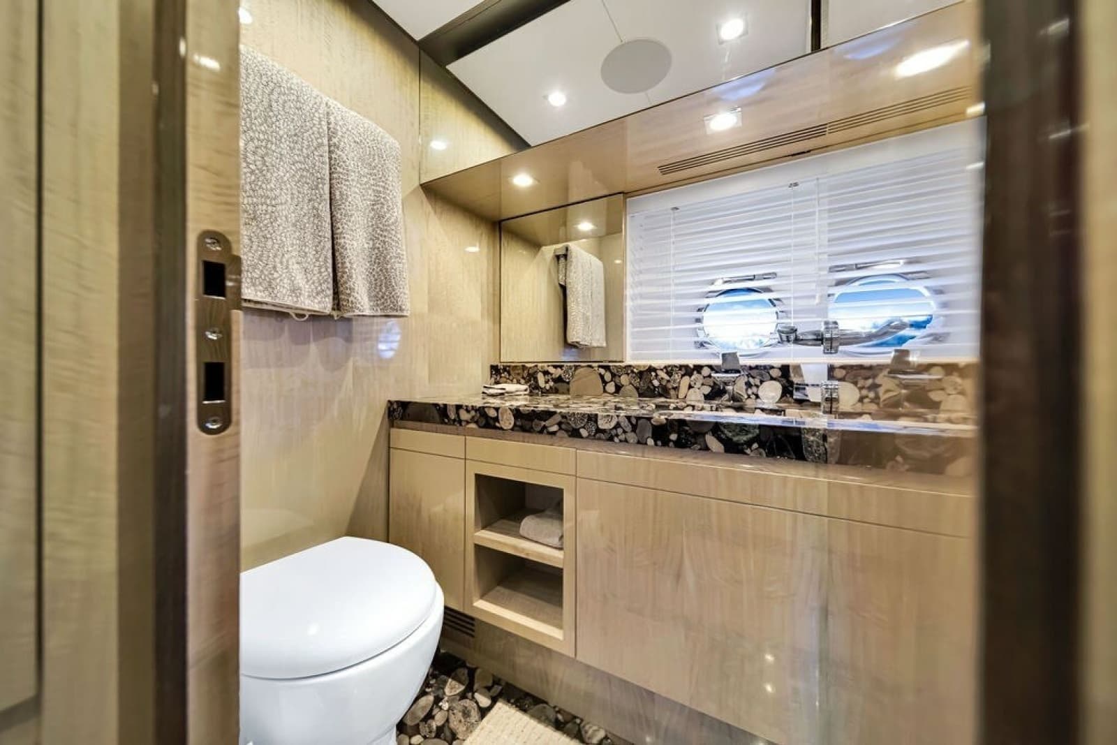 2017 Azimut 84