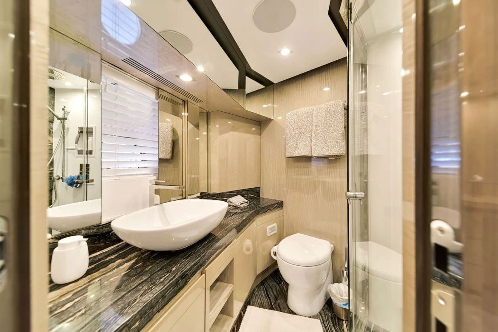 2017 Azimut 84