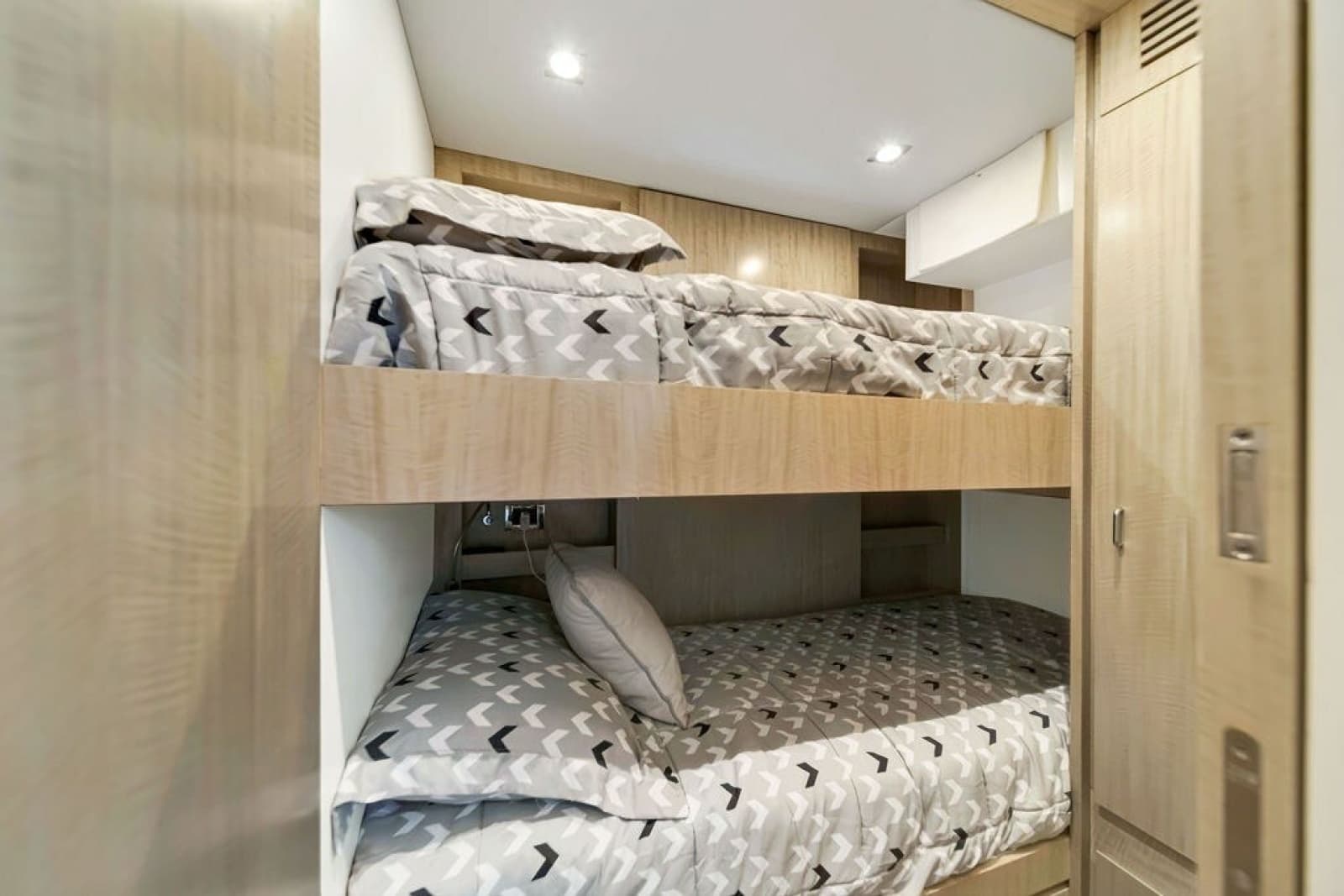 2017 Azimut 84