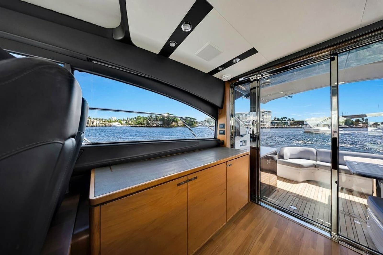 2015 Princess V48