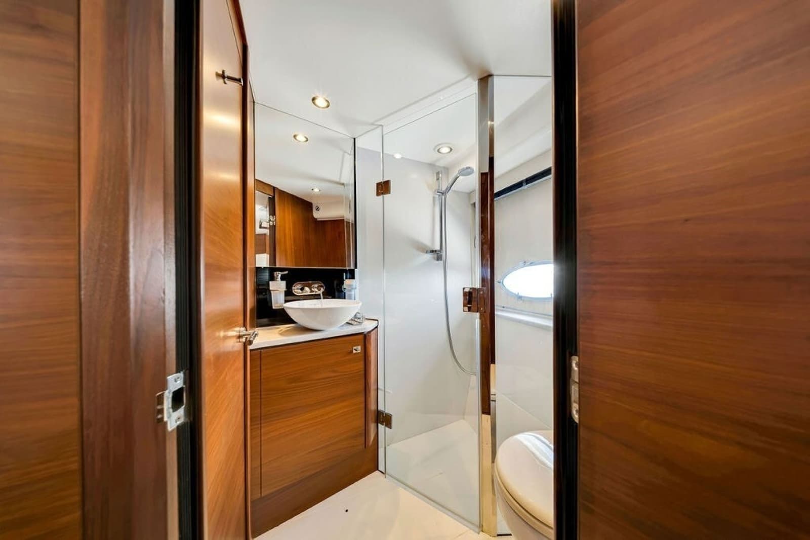 2015 Princess V48