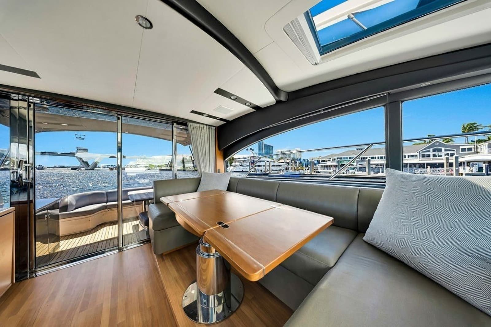 2015 Princess V48