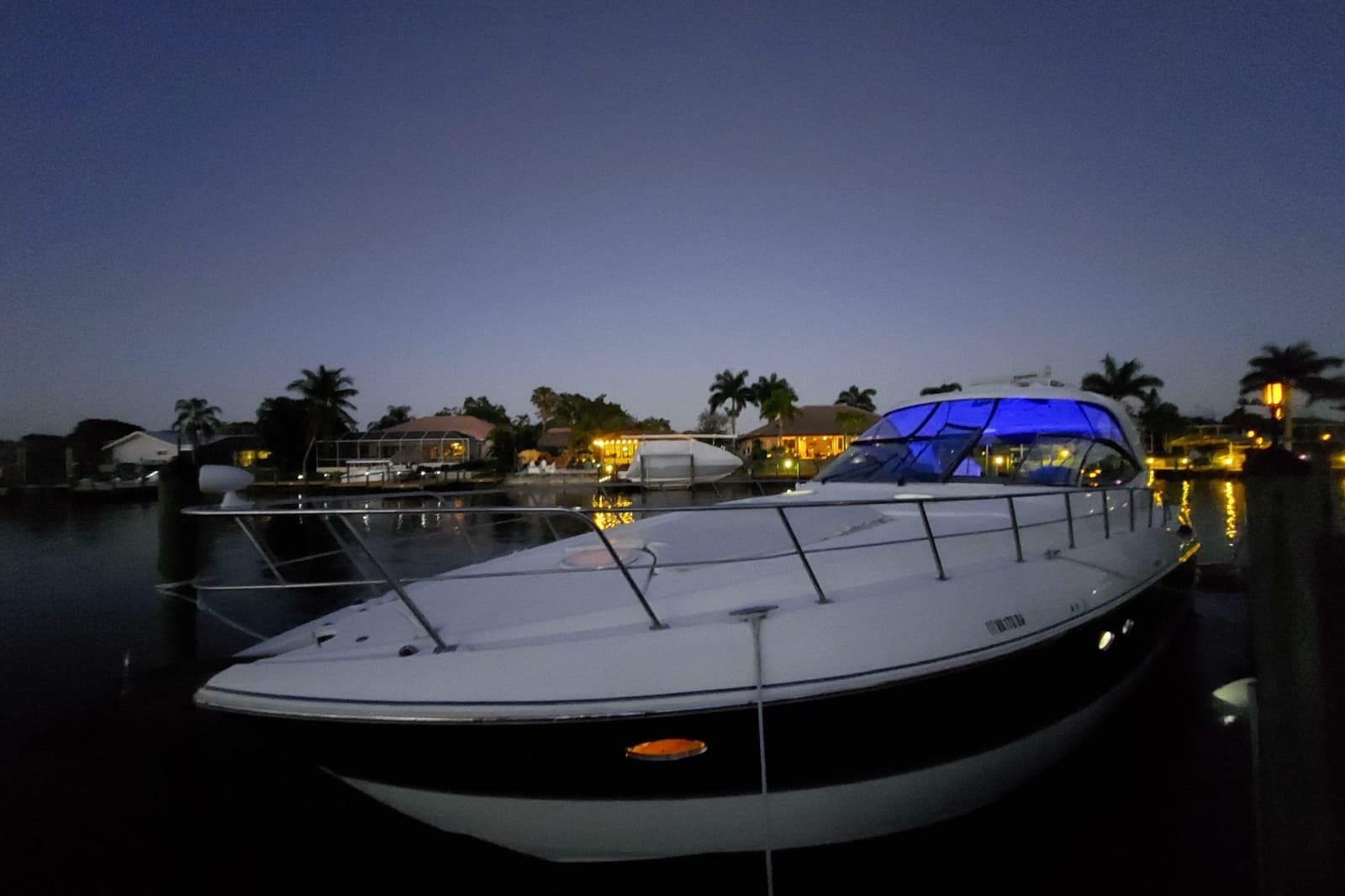 2006 Cruisers Yachts 520 Express