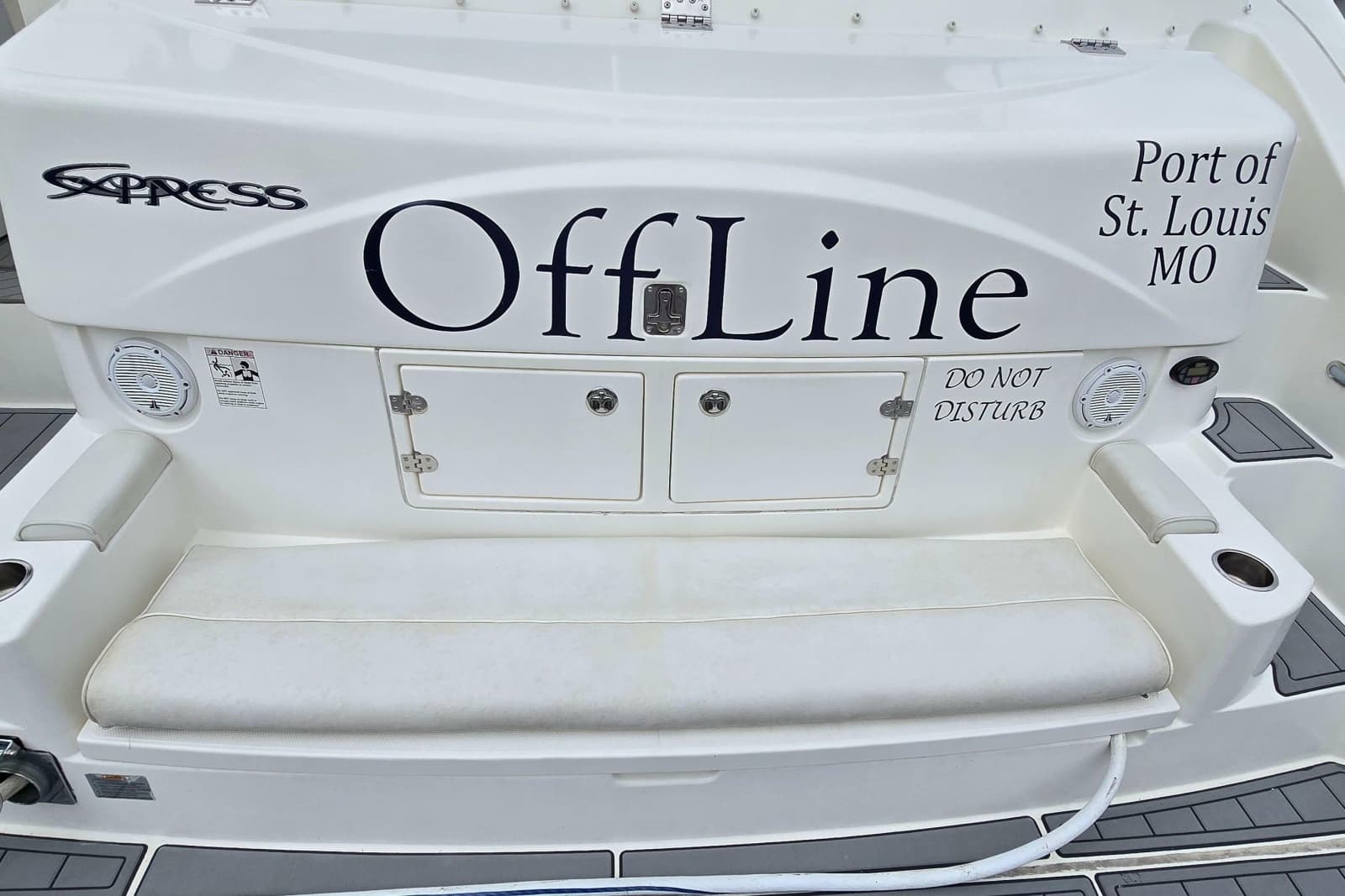 2006 Cruisers Yachts 520 Express