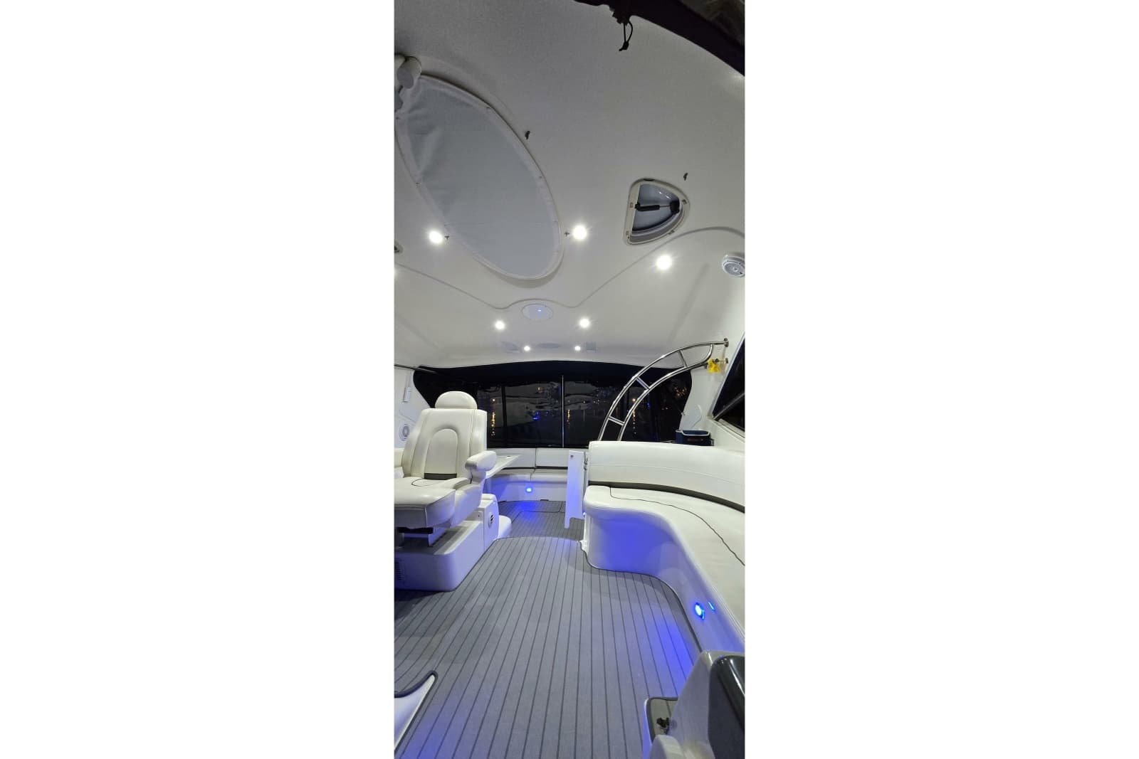 2006 Cruisers Yachts 520 Express