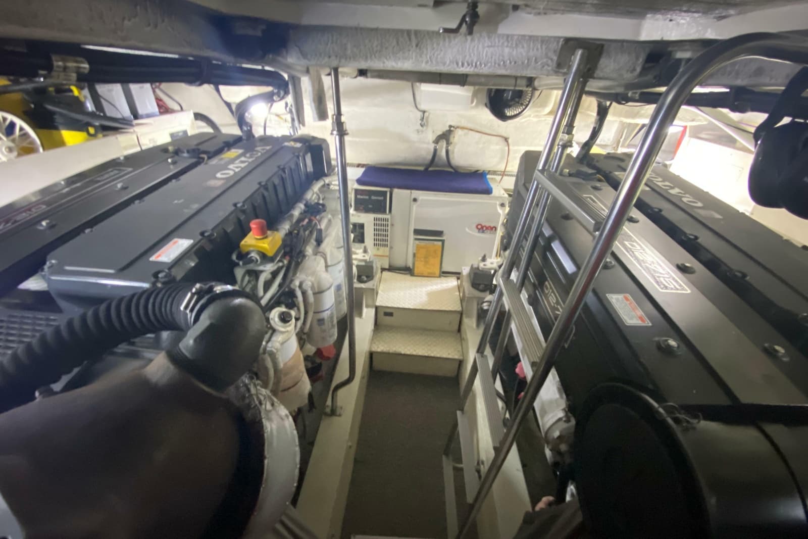 2006 Cruisers Yachts 520 Express