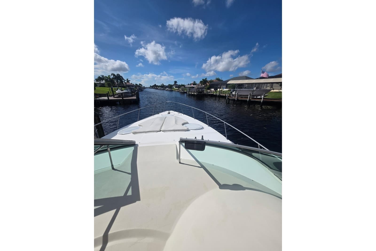 2000 Cruisers Yachts 3575 Express