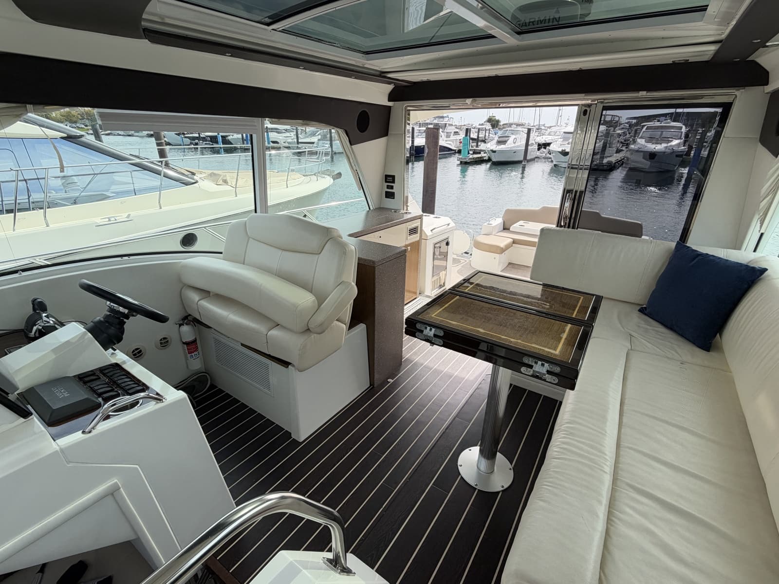 2011 Cruisers Yachts 48 Cantius