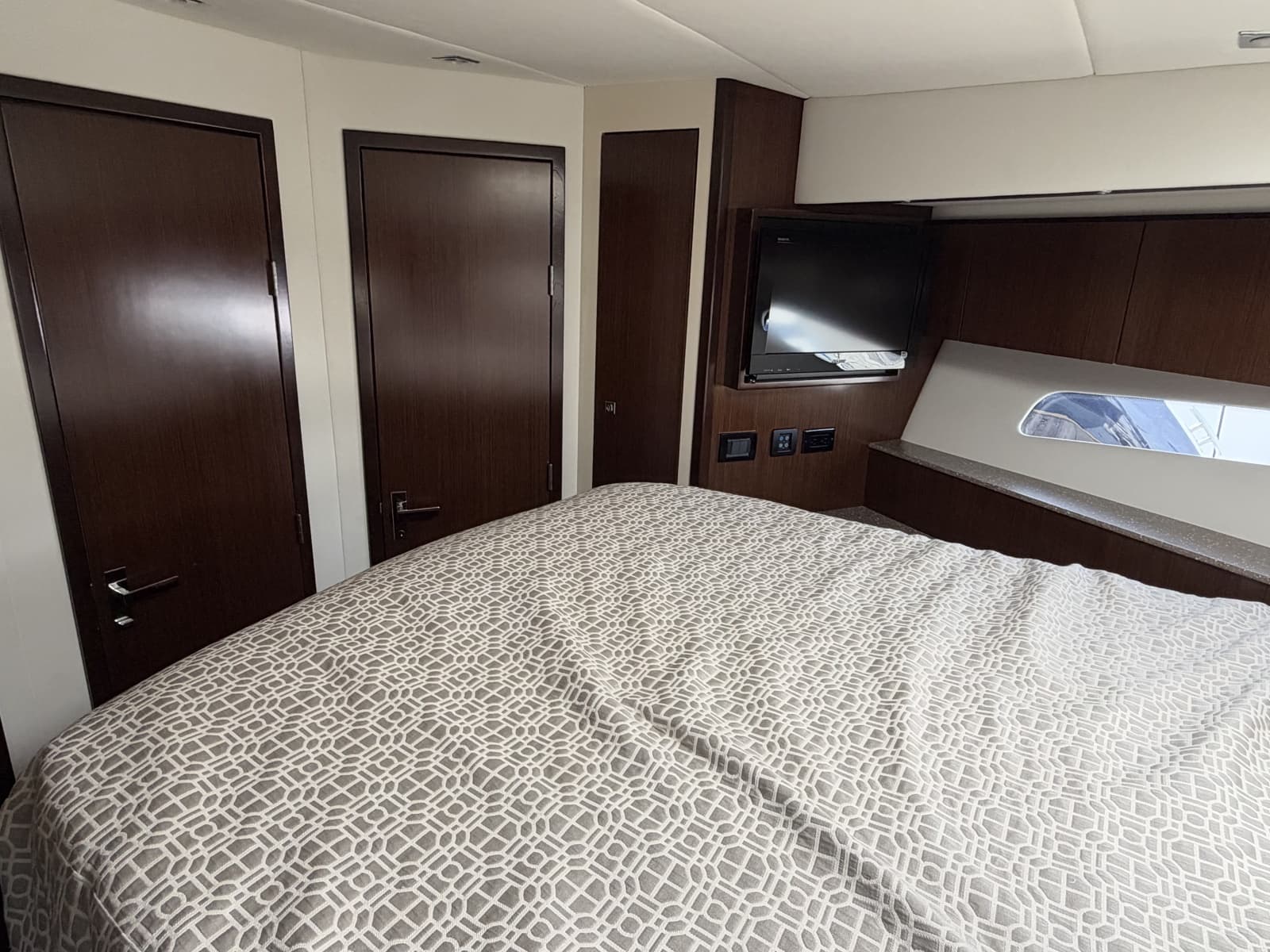 2011 Cruisers Yachts 48 Cantius