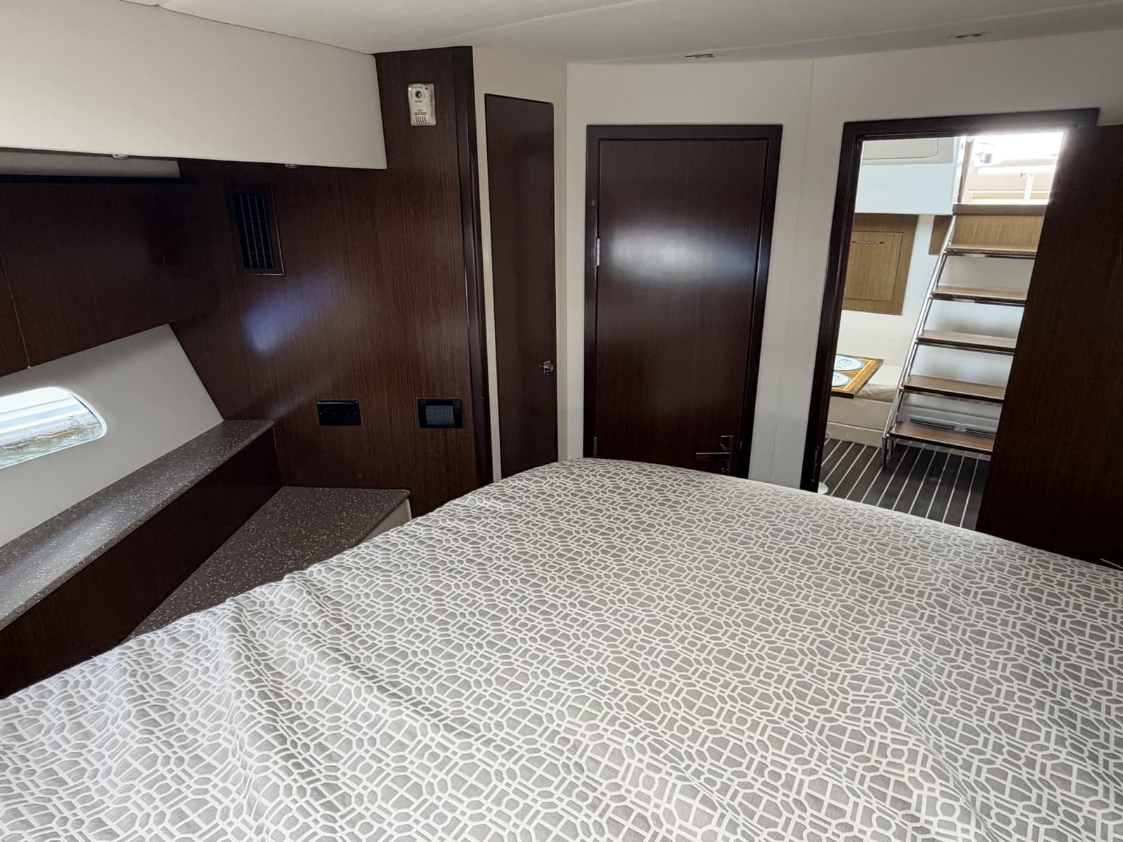 2011 Cruisers Yachts 48 Cantius