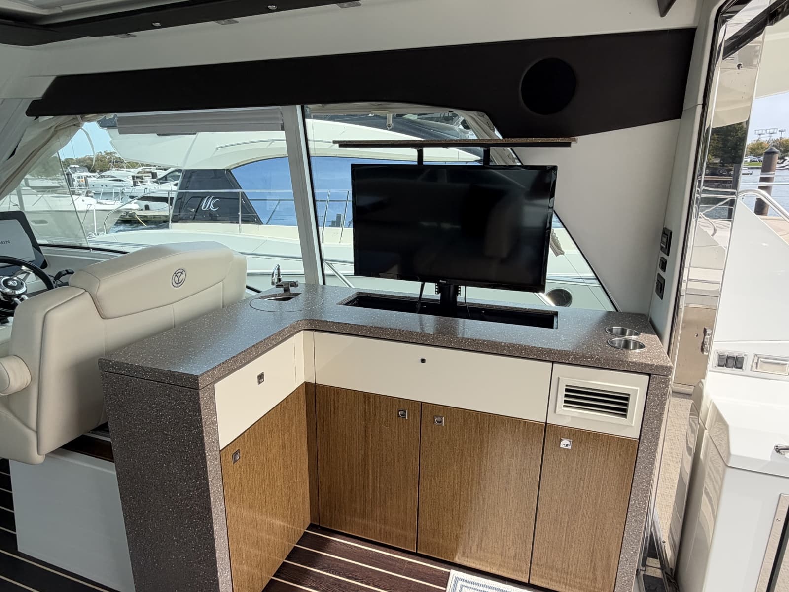 2011 Cruisers Yachts 48 Cantius