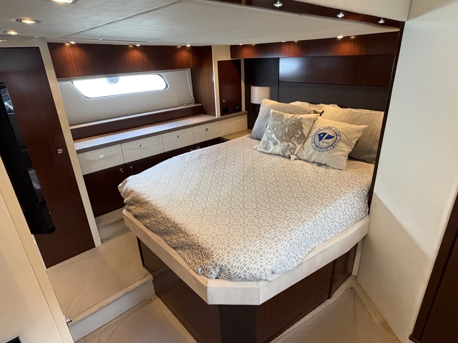 2011 Cruisers Yachts 48 Cantius