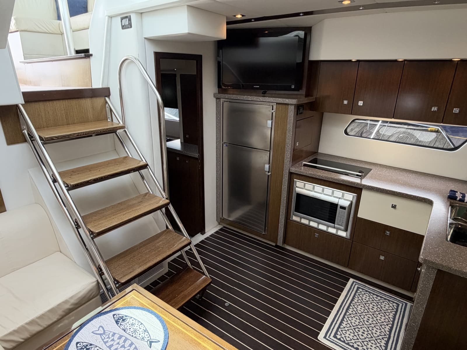 2011 Cruisers Yachts 48 Cantius
