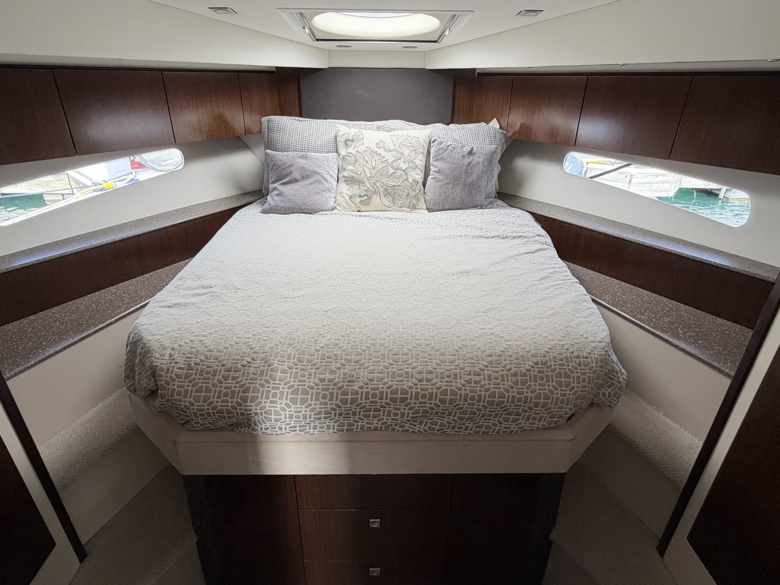 2011 Cruisers Yachts 48 Cantius