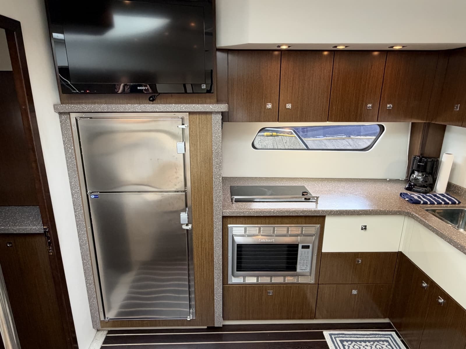 2011 Cruisers Yachts 48 Cantius