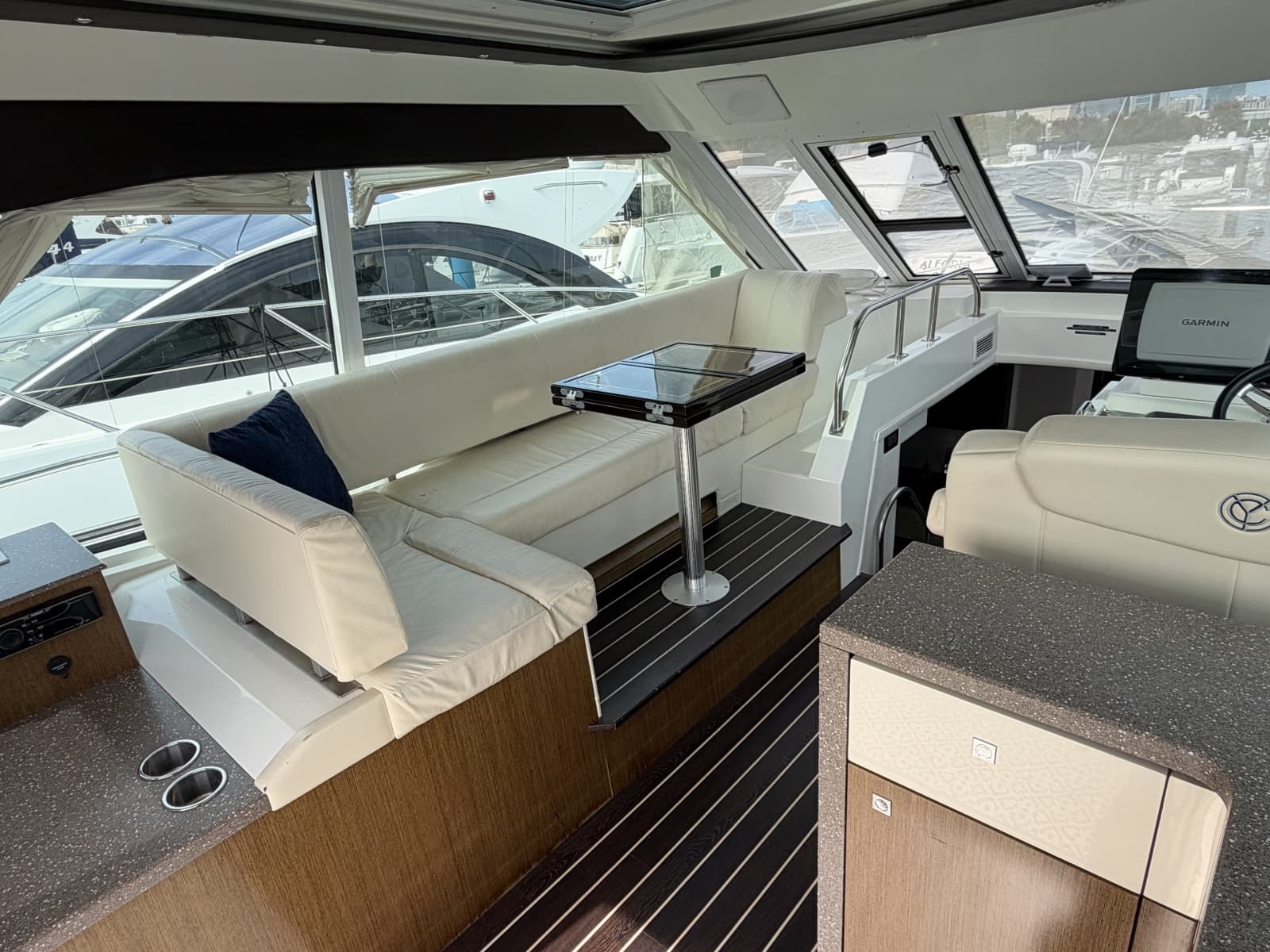 2011 Cruisers Yachts 48 Cantius