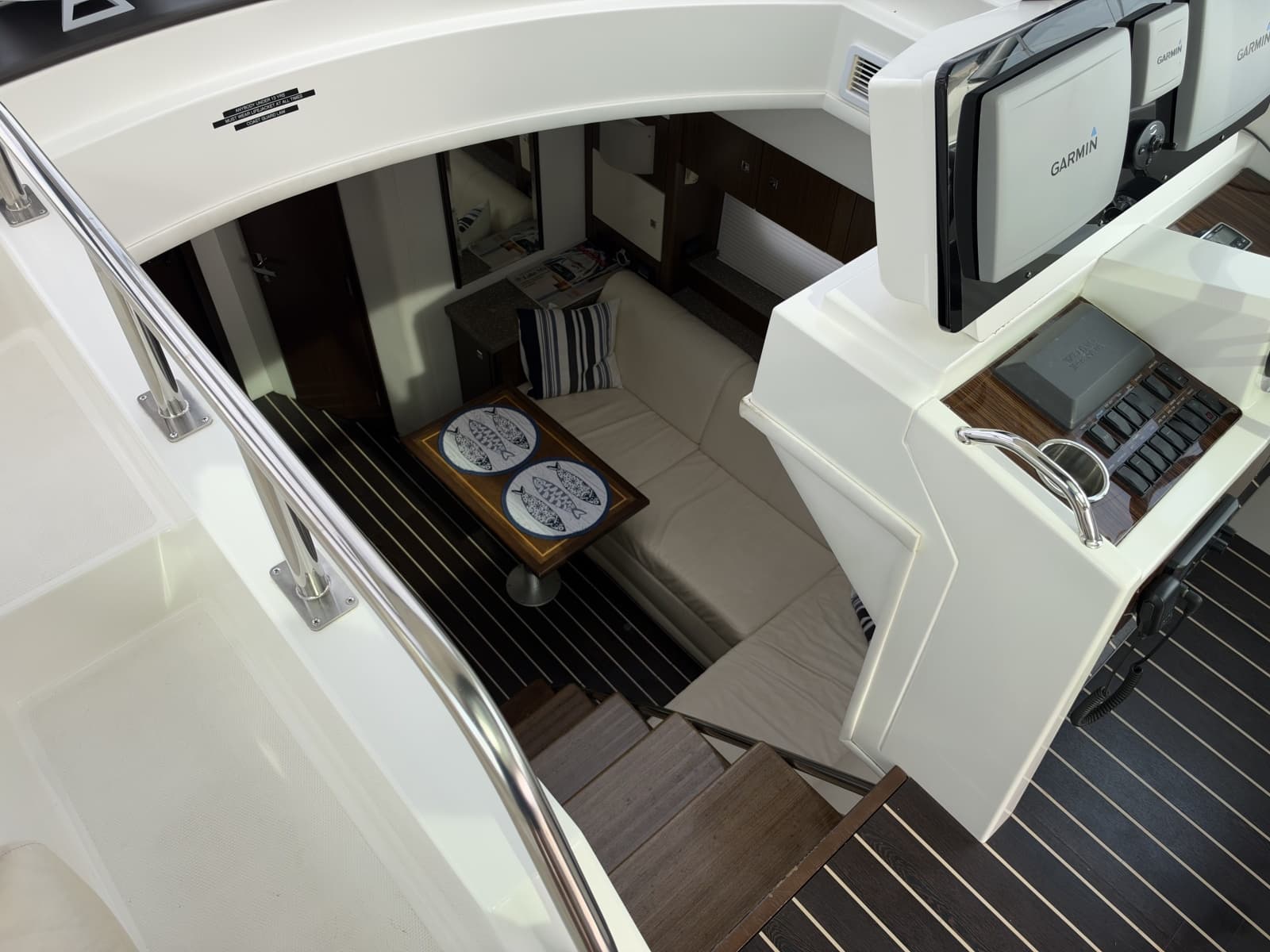 2011 Cruisers Yachts 48 Cantius