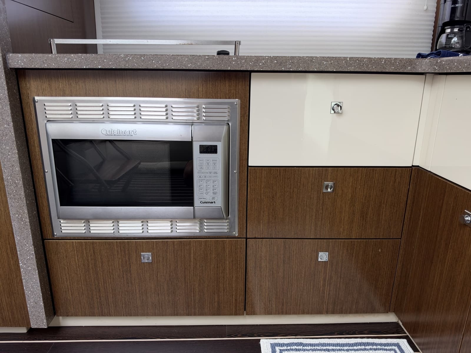 2011 Cruisers Yachts 48 Cantius