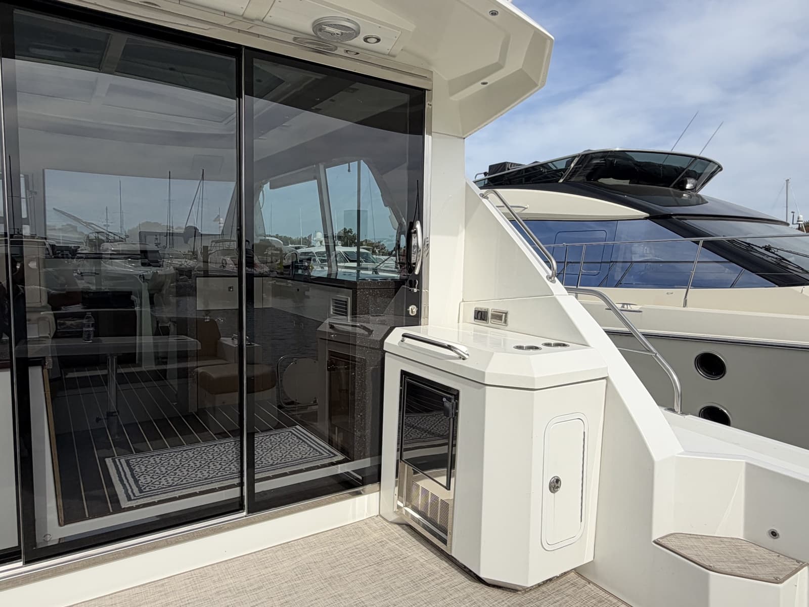 2011 Cruisers Yachts 48 Cantius